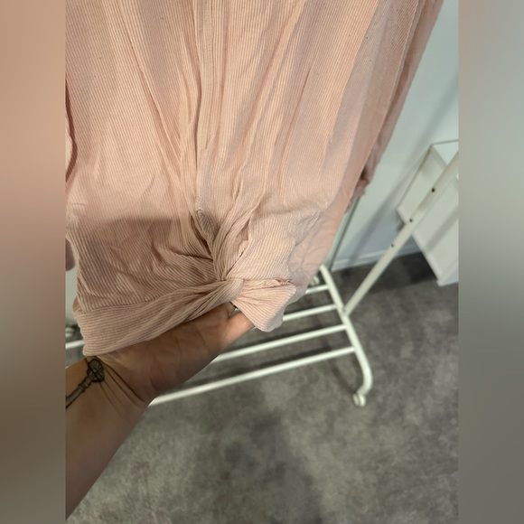 Women’s plus size long sleeve ribbed top with knotted front. Size 2XL - Picture 2 of 5